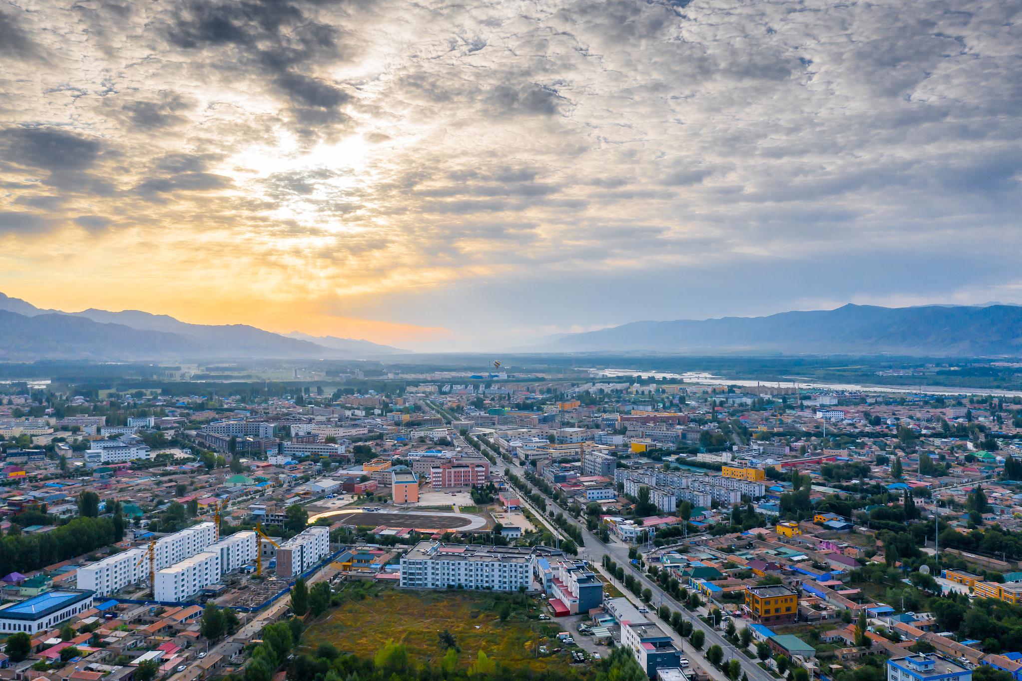 家乡石屏,位于云南省红河州,是一块充满魅力和故事的土地.