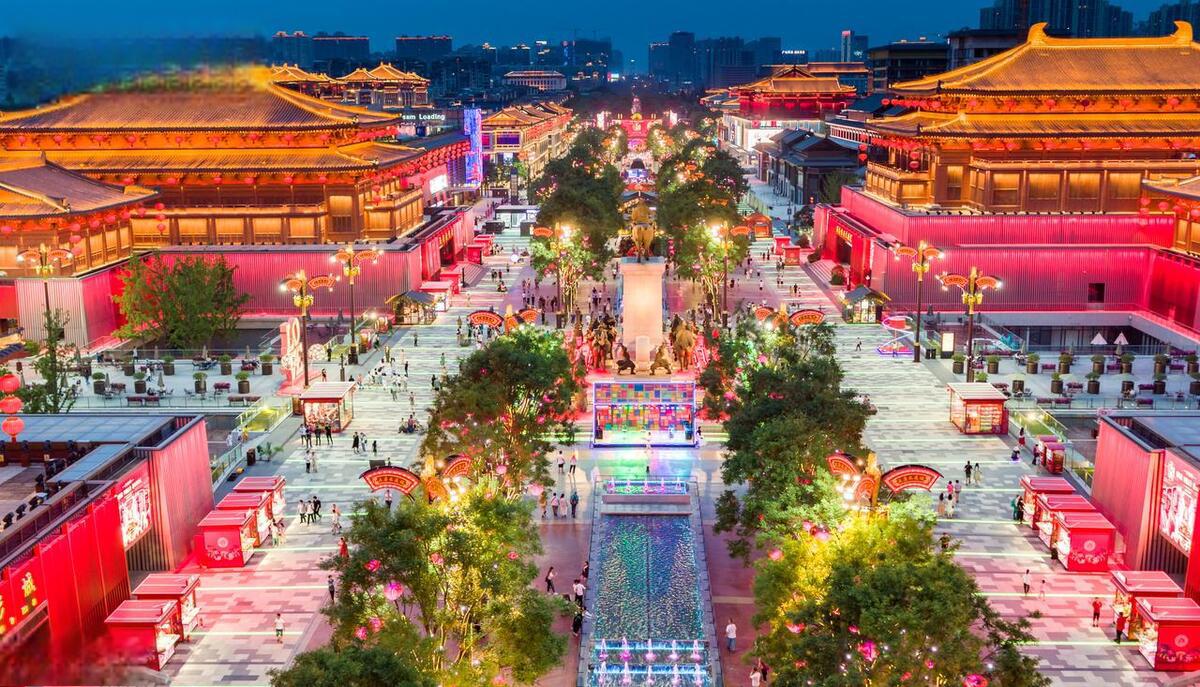 大唐不夜城:穿越时空的盛唐之旅 大唐不夜城,西安的心脏地带,与大雁塔