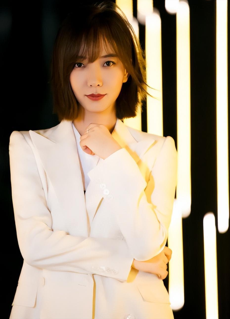 王珞丹:美丽与才华的典范 前些日子,王珞丹再次登上百花迎春春晚,她身
