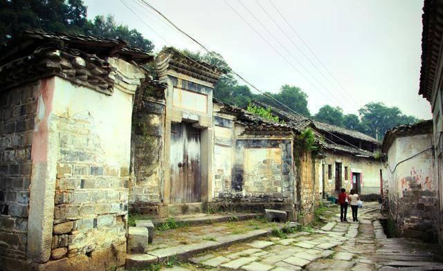 天宝古村:江西第一古村 天宝古村,位于江西省宜春市宜丰县,占地面积达
