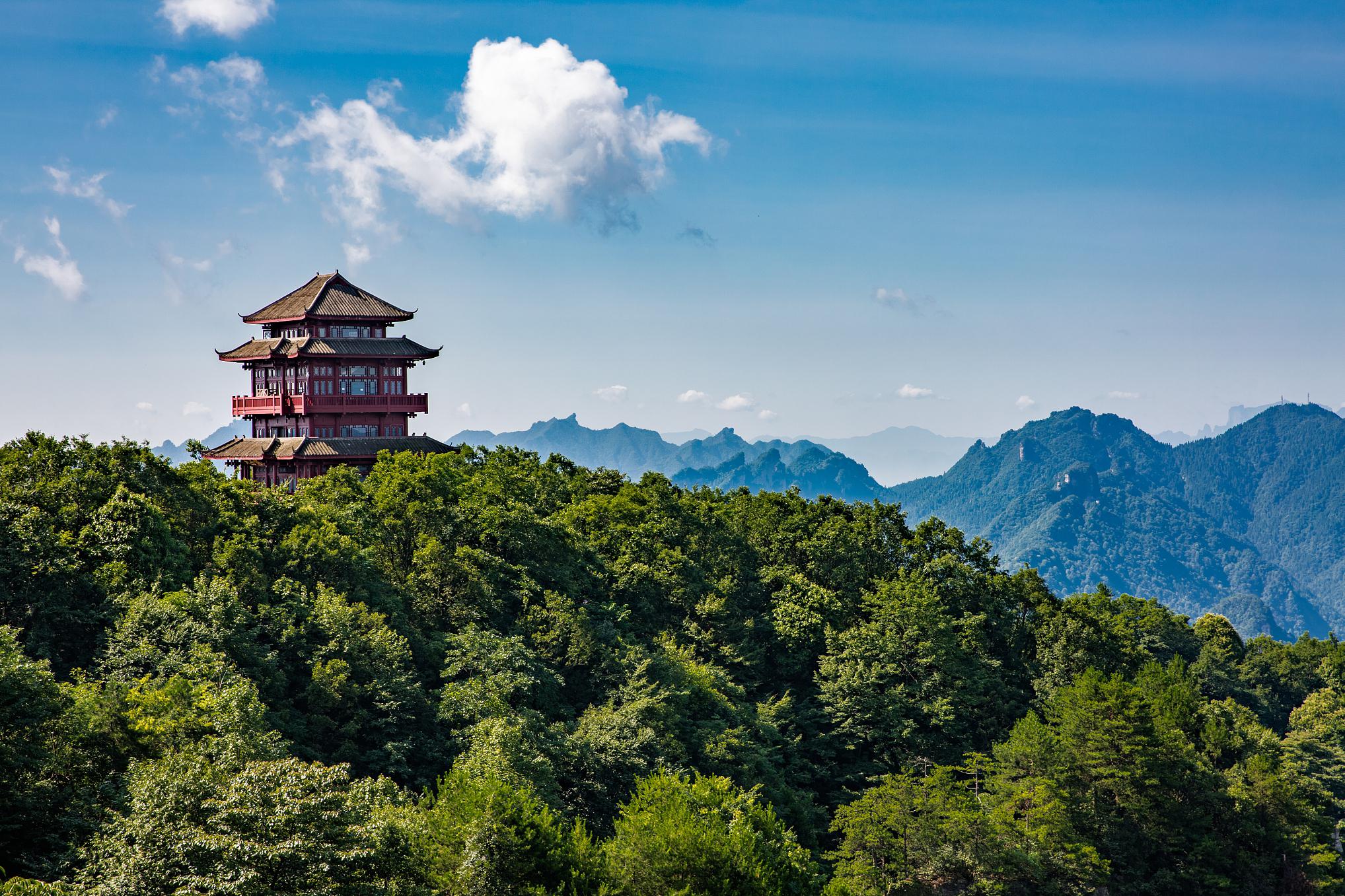 韶山:一次与历史的邂逅 韶山,这个名字如同一首古老的诗篇,充满着神秘