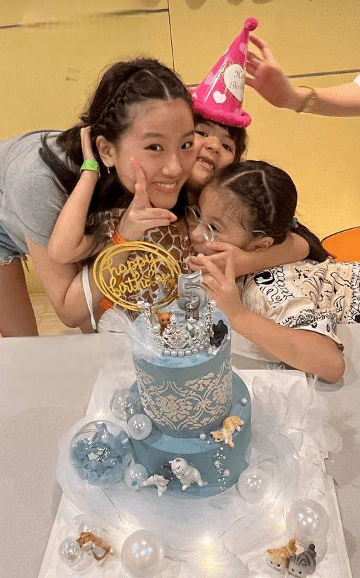 作为疯狂的粉丝,我真心觉得贾静雯和修杰楷夫妇的这次日本度假,让我