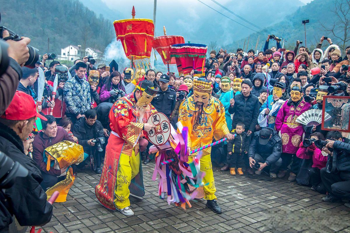 福建游神:闹元宵的千年盛宴 福建莆田枫亭镇的游神活动,不仅是一场