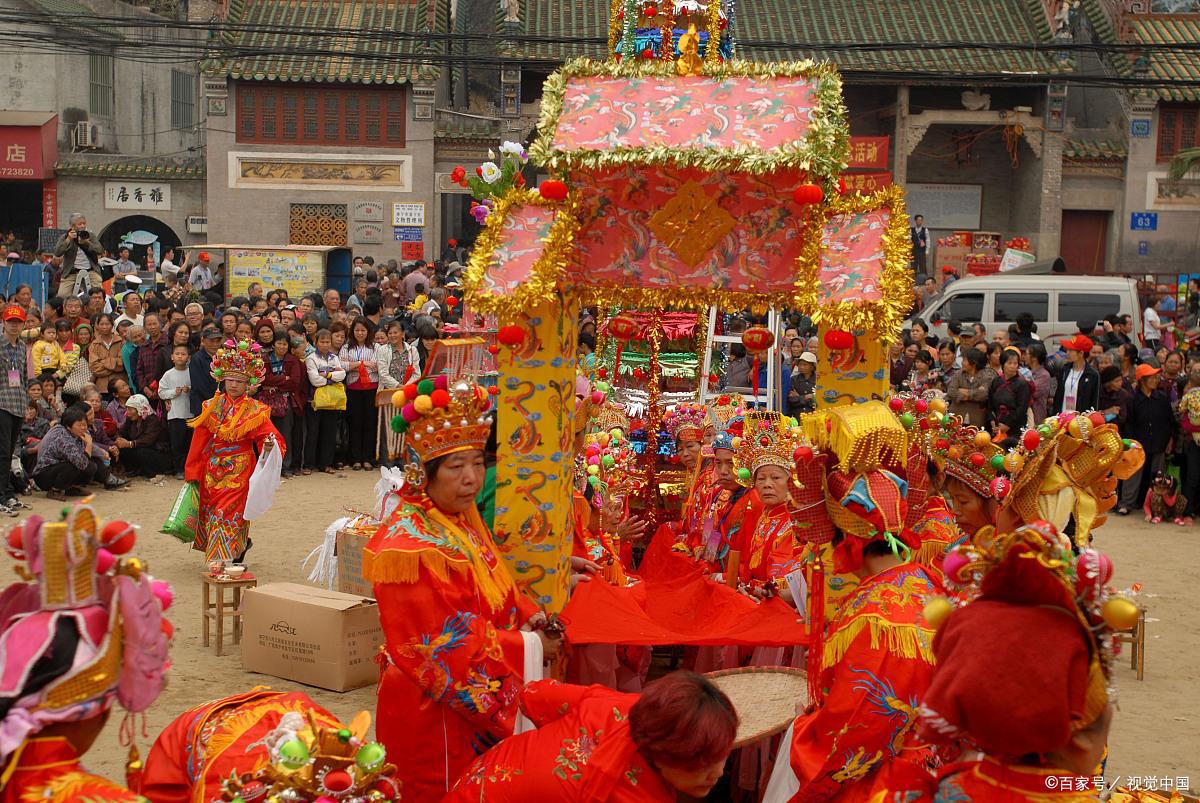 福建游神:闹元宵的千年盛宴 福建莆田枫亭镇的游神活动,不仅是一场