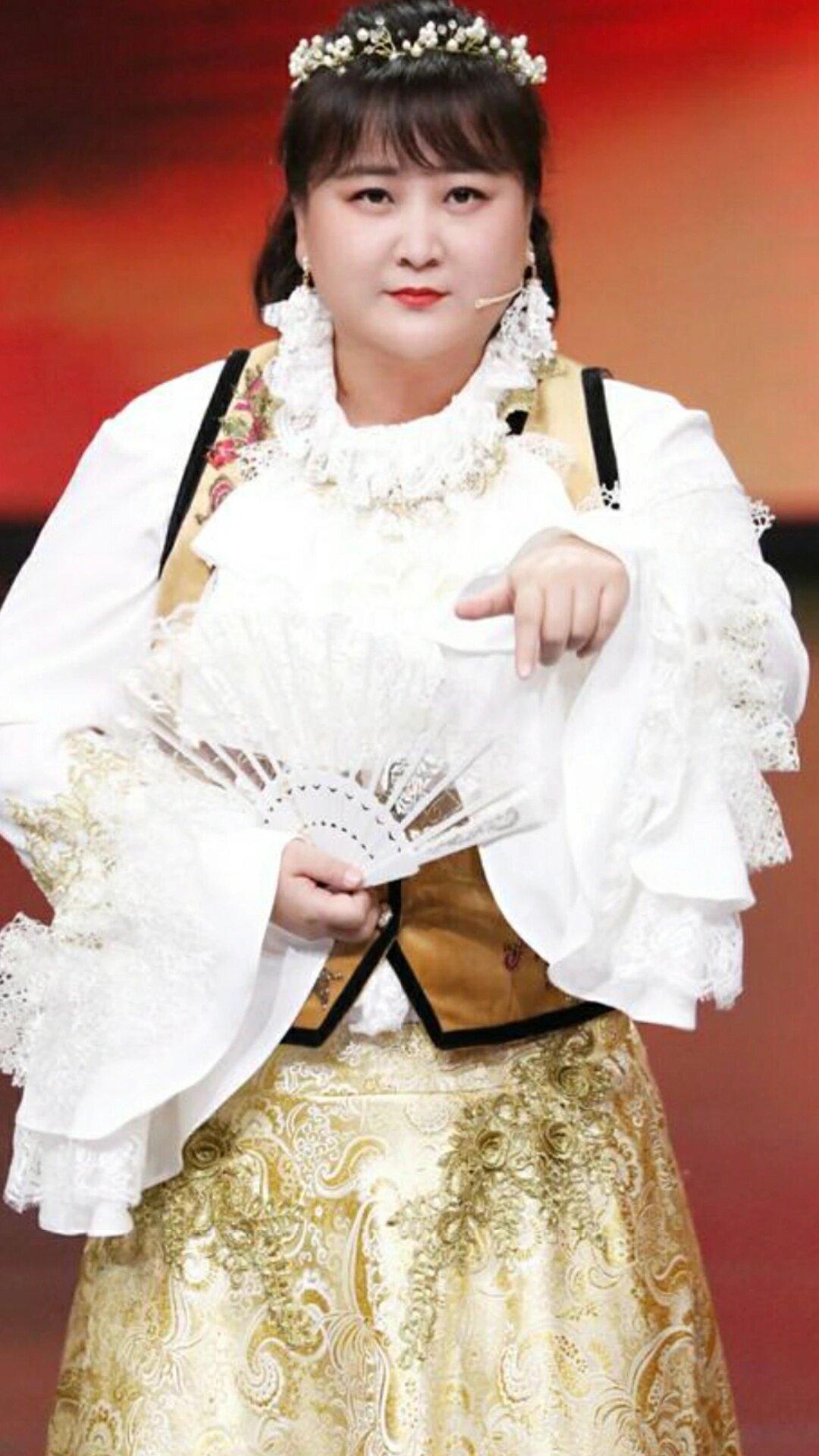 通过贾玲的深情演绎和细腻导演,我们