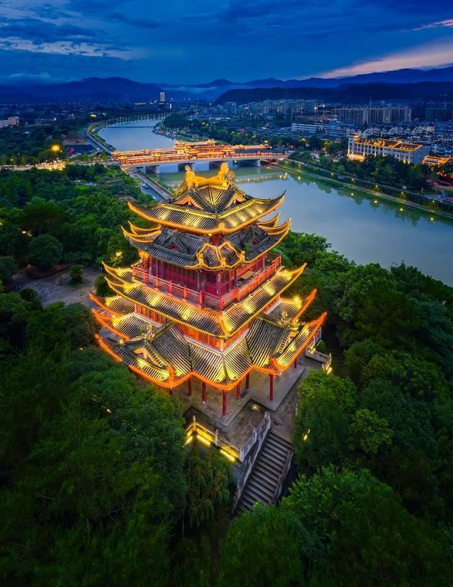 本文将为您介绍宁波的美食,自然风光和文化,带您领略这座城市的魅力.