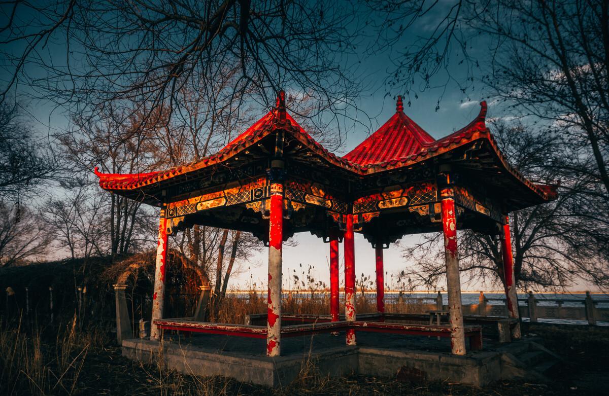 本文将为您介绍石河子市的自然风光,文化底蕴,旅游景点和美食,让您更