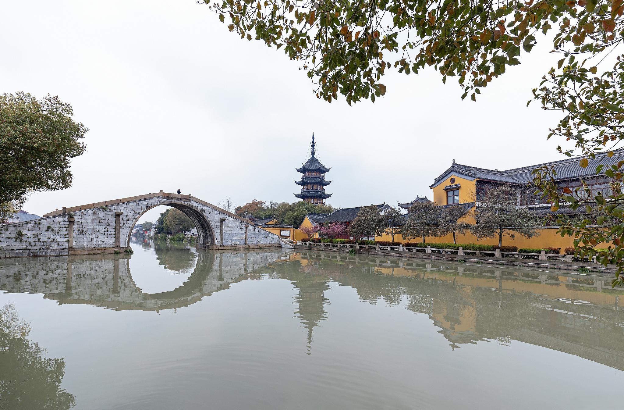 江苏惠山古镇:自然与历史的交汇 江苏,一个藏着无尽美景和深厚文化的
