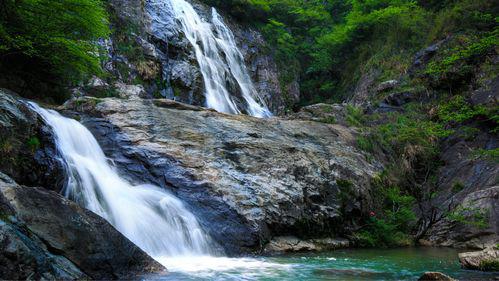 天柱山:南岳之美,历史之厚 天柱山位于潜山市境内,是国家5a级旅游胜地