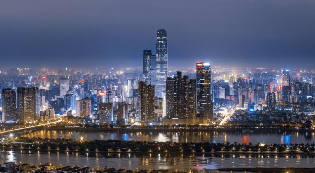 长沙国金中心:城市文化与历史的融合体 长沙国金中心位于长沙市芙蓉区