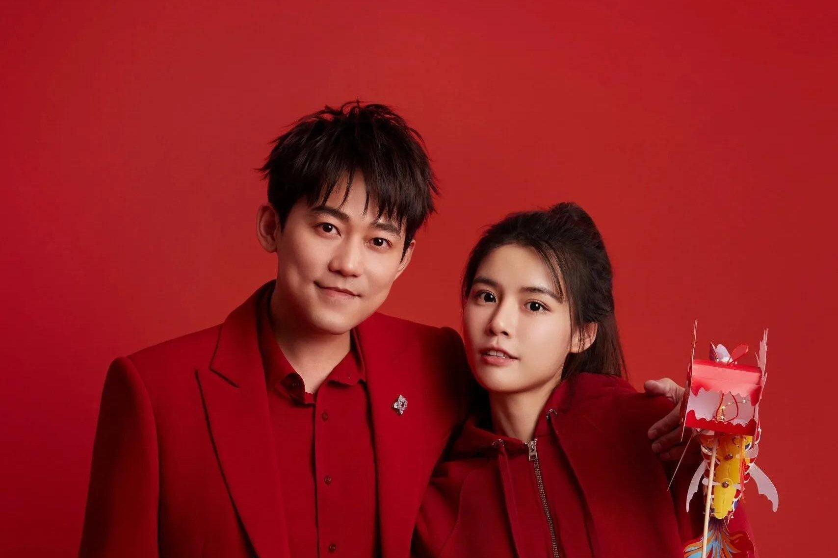 苏醒和廖语辰的幸福瞬间 苏醒和廖语辰首次公开了两人的合影,两人穿着