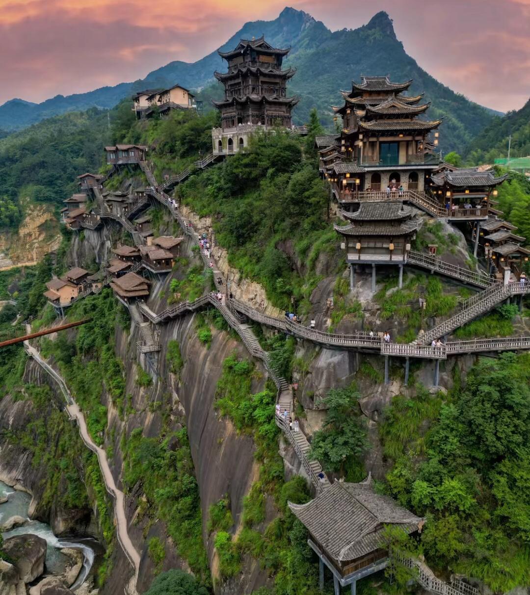 望仙谷:人间仙境 望仙谷位于四川省都江堰市,是一个集自然风光,历史