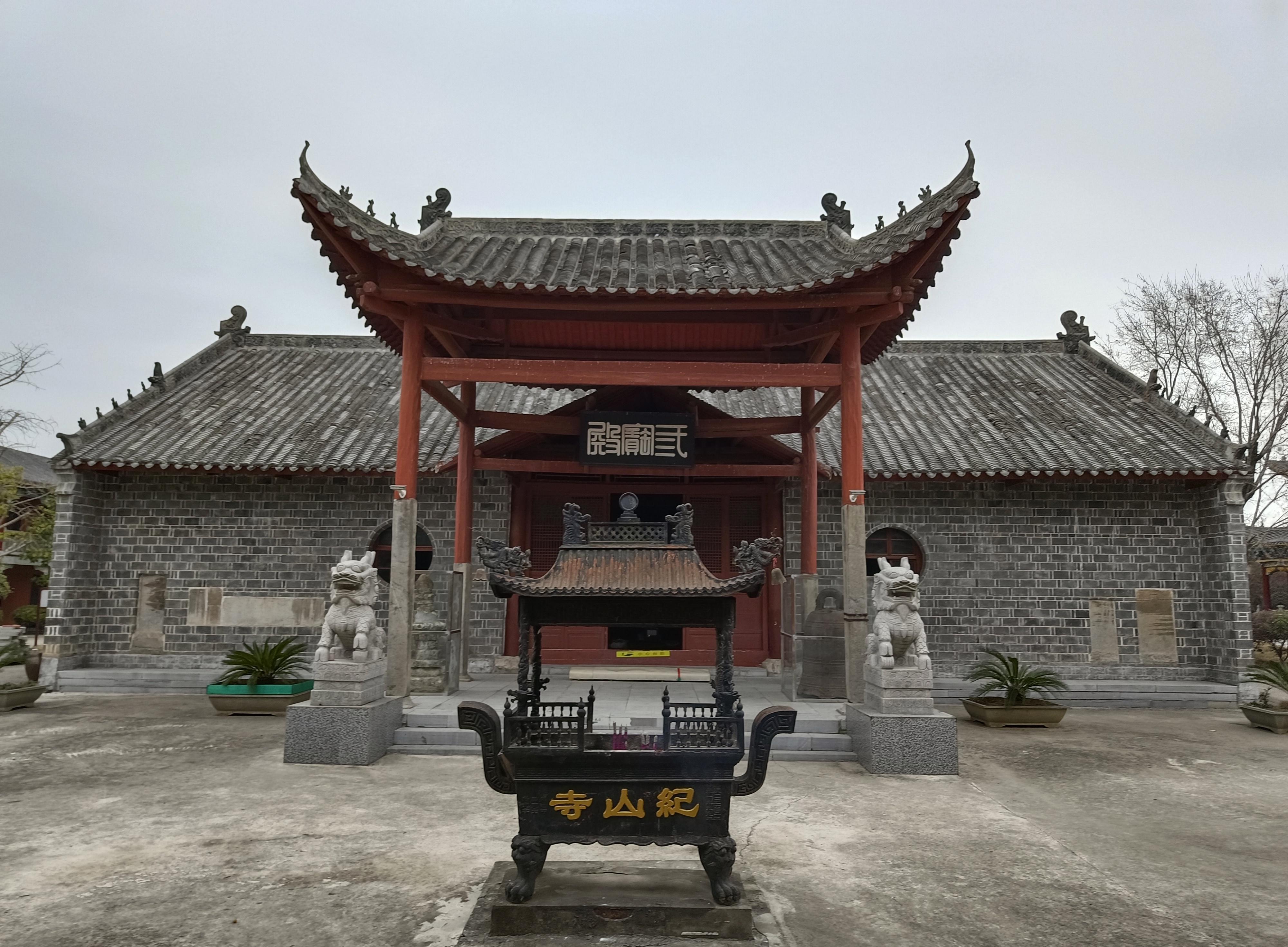 探秘湖北纪山寺:历史的瑰宝,佛国的仙境 纪山寺是一座千年古寺,位于