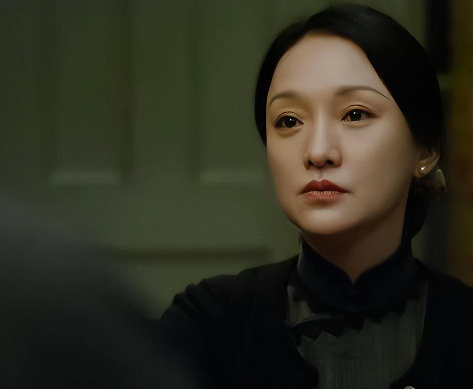 周迅:命运多舛的女神 周迅是一位光芒四射,无法替代的巨星,她的演艺