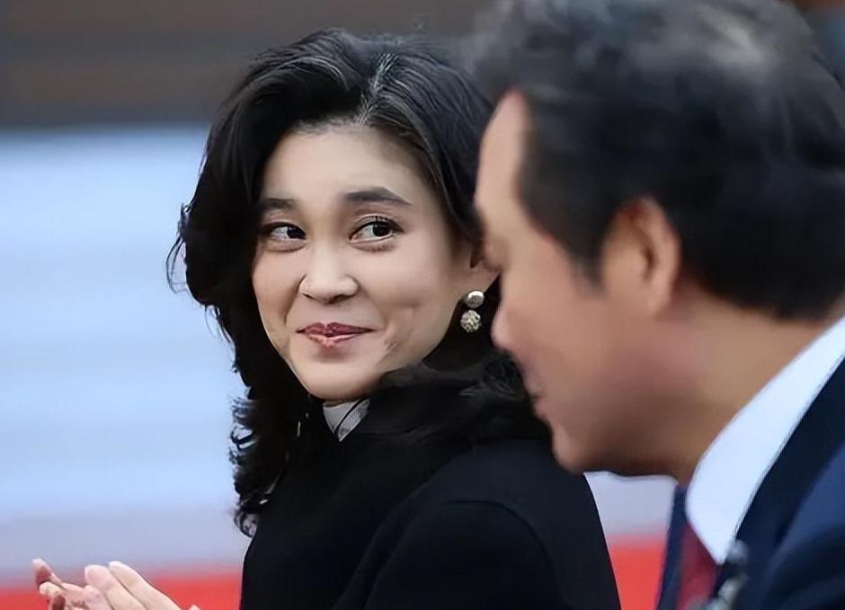 泰韩"女首富"着装之道:品位决定一切 在泰国和韩国的富豪圈中,两位