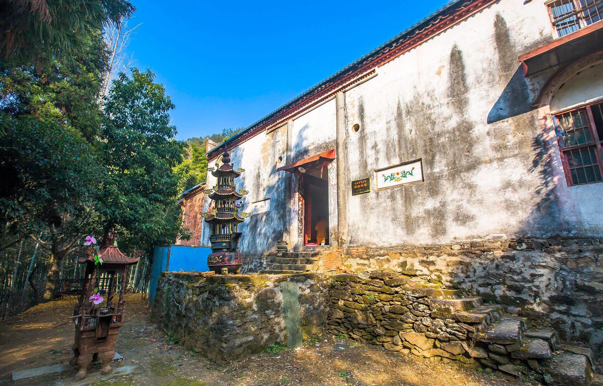 白崖寨:南国小长城上的璀璨明珠 白崖寨位于安徽省安庆市宿松县,是