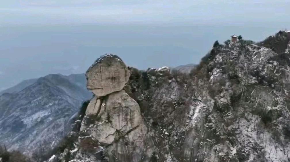 扯袍峪:一座奇特的人头山 走进长安区杨庄街道的扯袍峪,你会发现一座