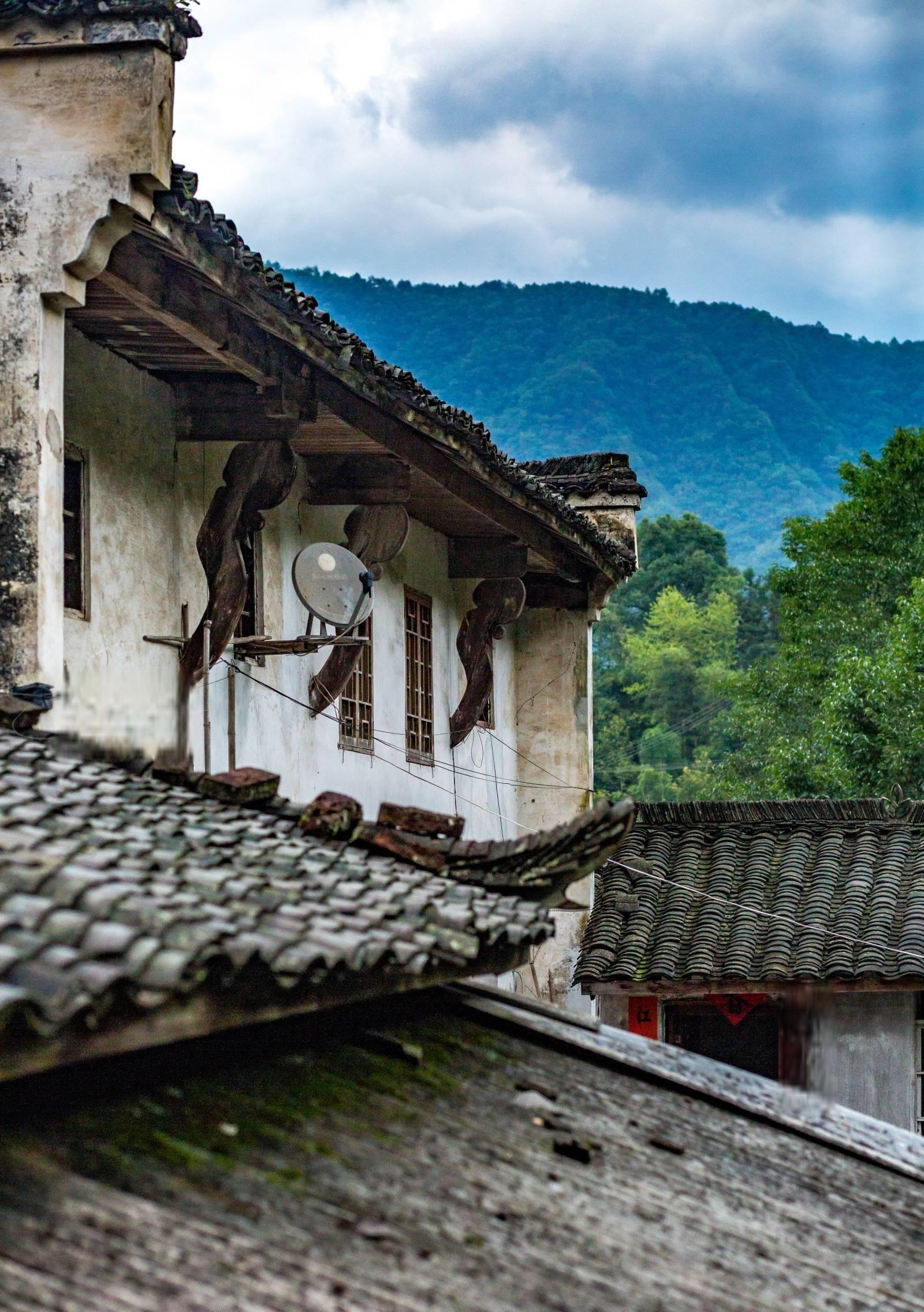 严家古村:皖南山区的徽派建筑秘境 严家古村,深藏于皖南牯牛降山脉中