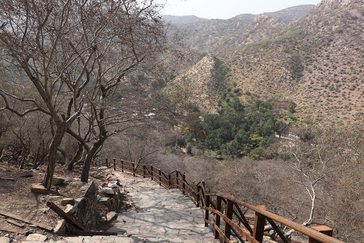 平谷梨树沟景区位于北京市平谷区,是一个集自然风光,休闲娱乐,位