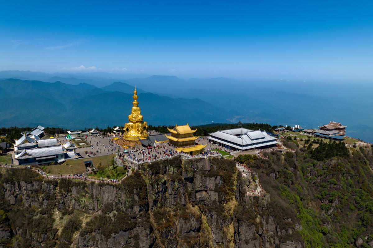 揭秘峨眉山,邂逅人间仙境 峨眉山,四川的璀璨明珠,是中国四大佛教名山