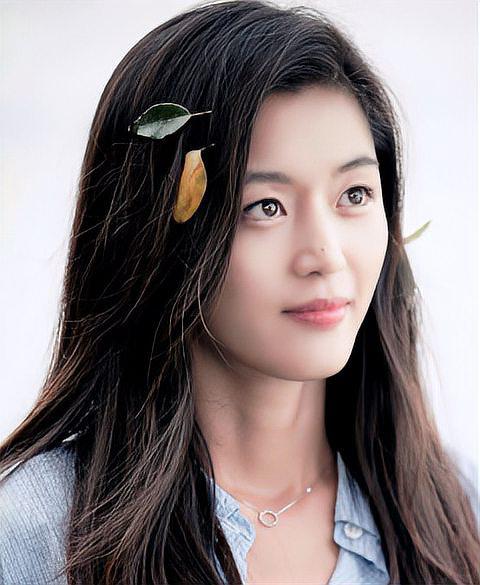 全智贤素颜机场走红:时尚魅力备受瞩目 全智贤,韩国演艺界的时尚标杆