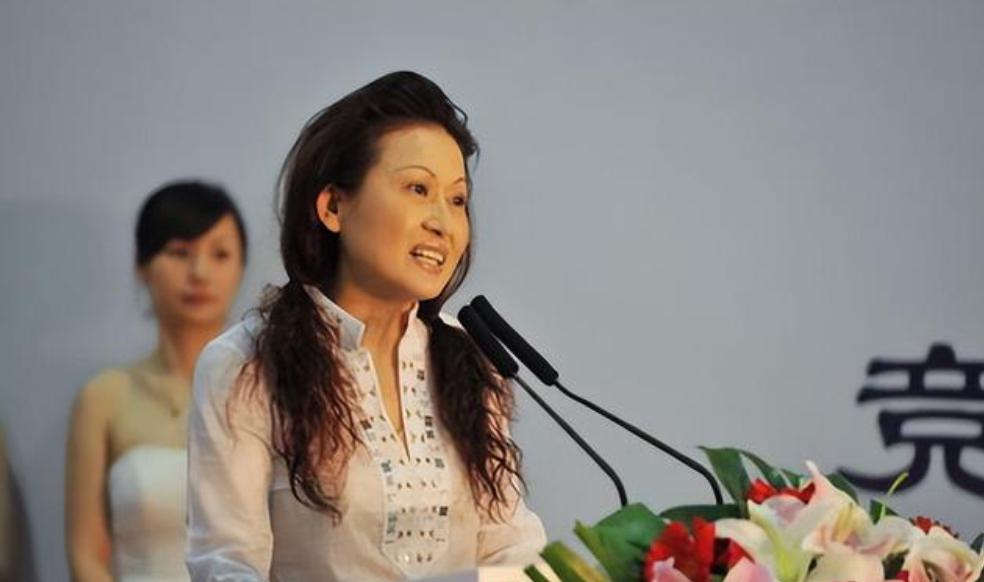 山东女首富赵燕:从生物专业到全球玻尿酸市场的商业传奇 赵燕,这位