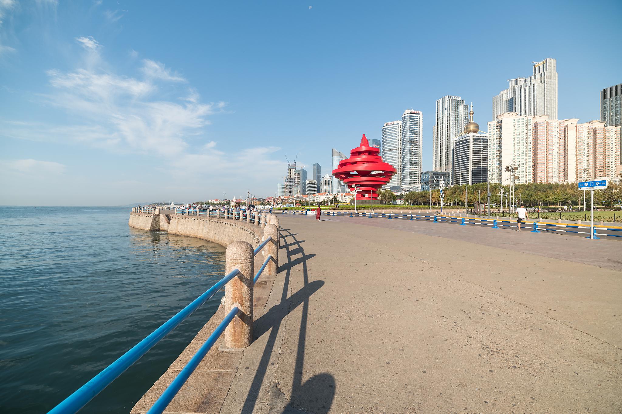 秦皇岛:探寻历史和自然的奇迹 秦皇岛是一座迷人的海滨城市,拥有丰富