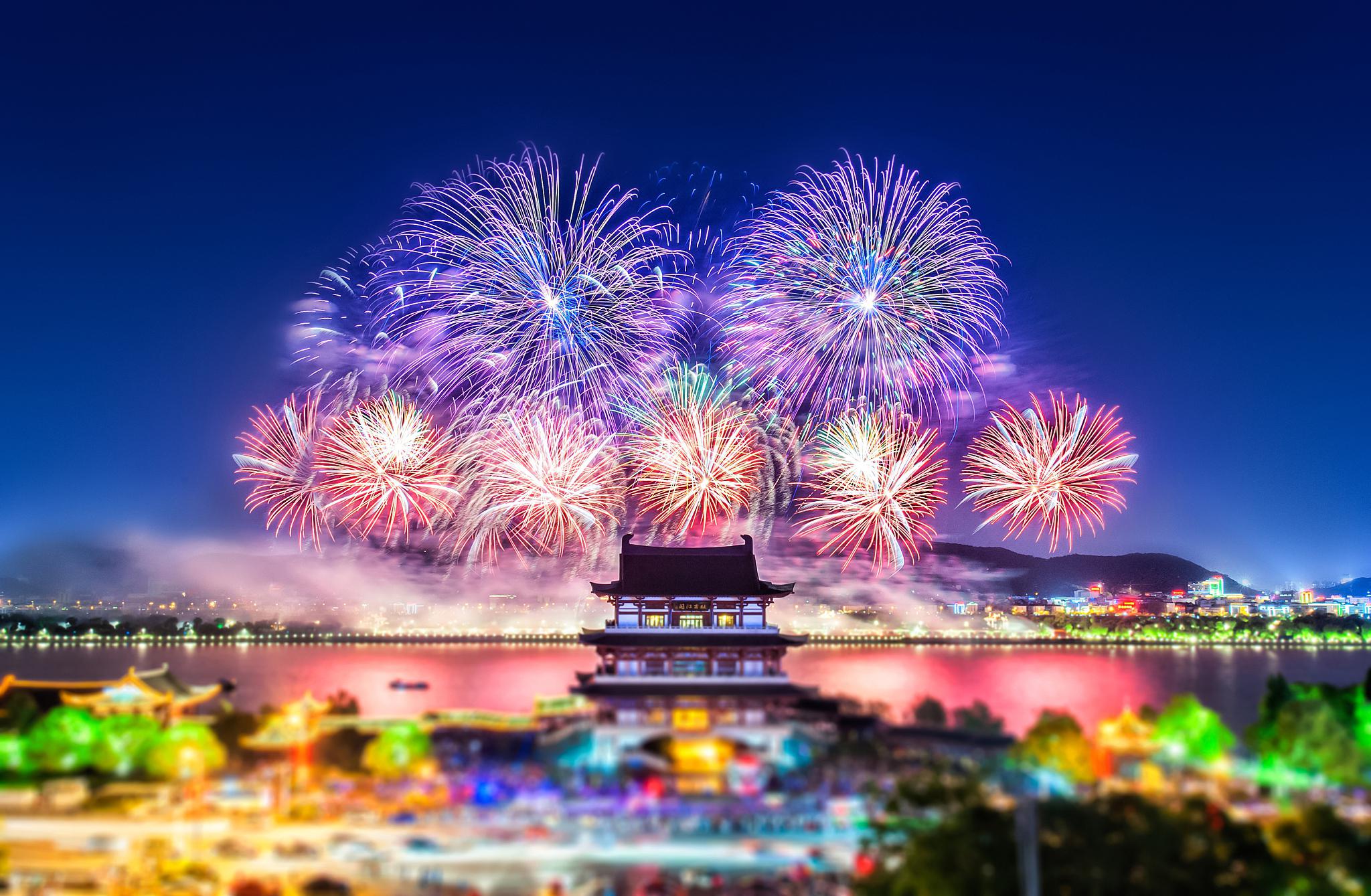 浏阳市烟花跨年夜:文化传承与城市发展的象征 每年一度的烟花跨年夜