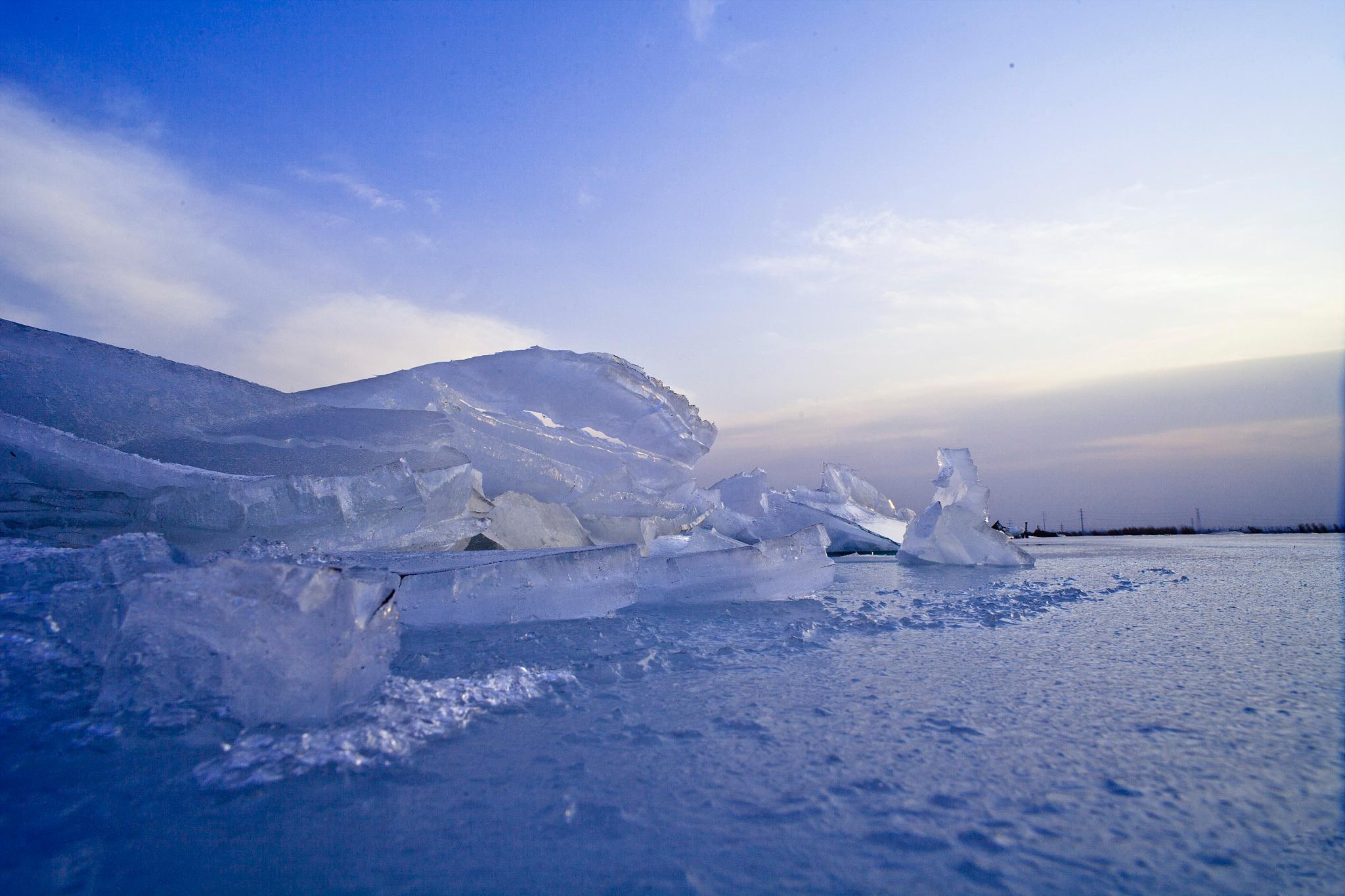 新疆遭遇极寒:法律学者解析救援行动与民生保障 近期,新疆遭遇极寒