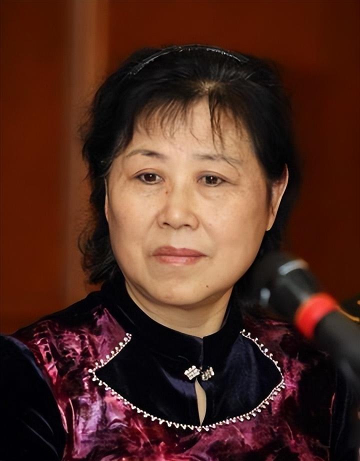 卞小贞:高情商丈夫,无怨无悔照顾脑瘫儿 卞小贞,安徽芜湖人,1946年生