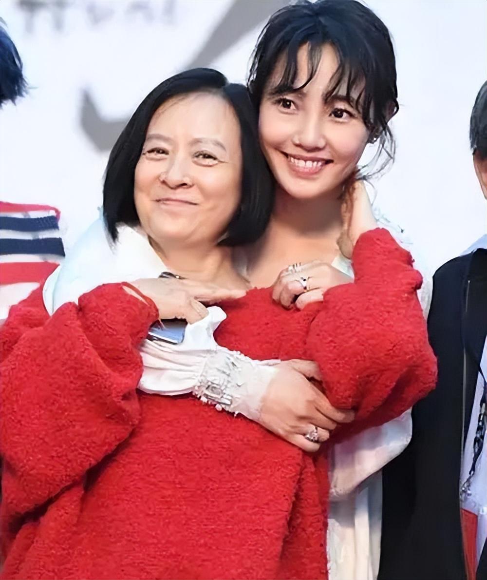 王京花:娱乐圈传奇经纪人,守护家庭与事业并重 王京花,内地第一经纪人