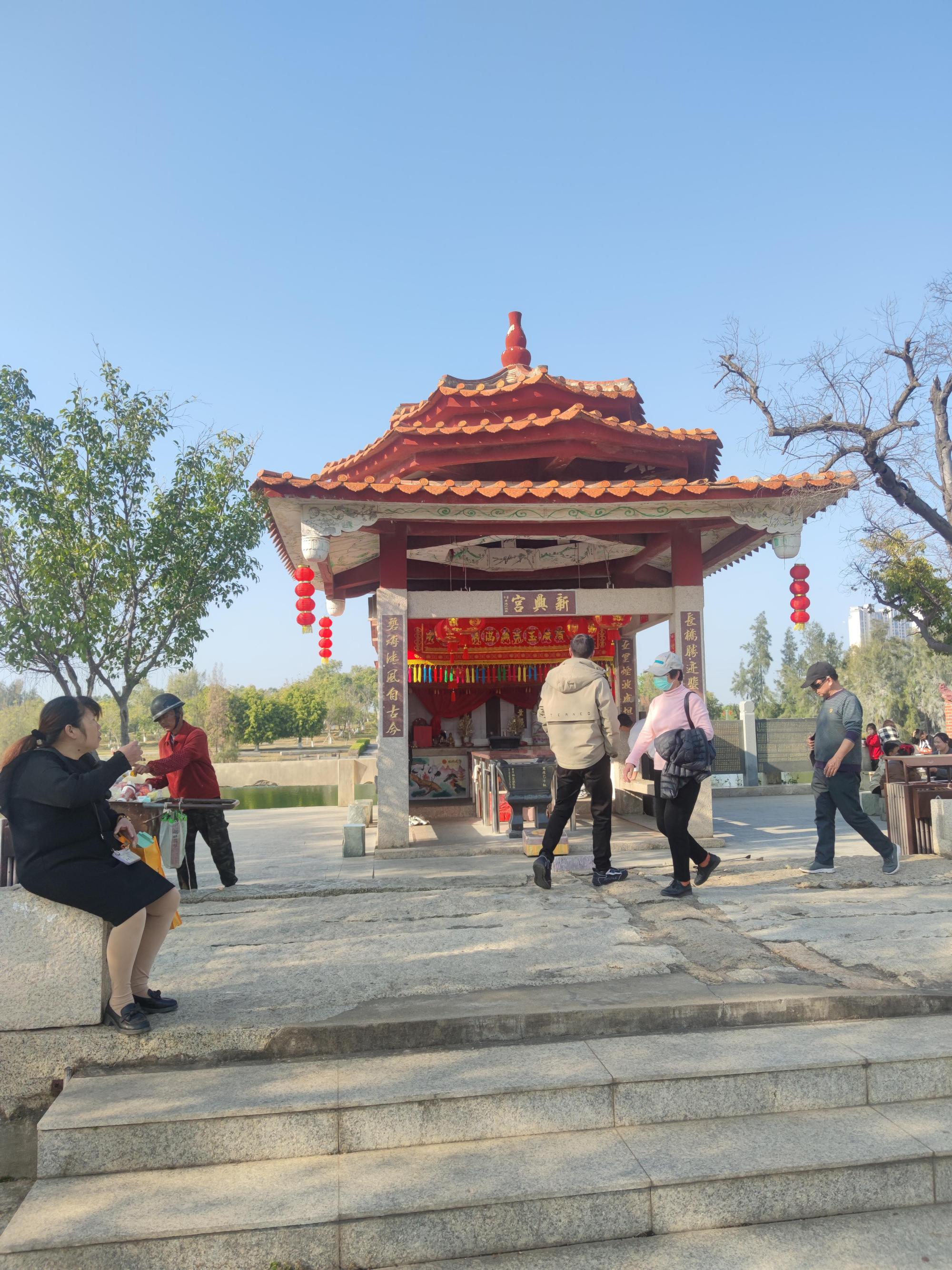 五里桥,又名安平桥,坐落在福建泉州的安海镇与南安水头镇之间的海湾上