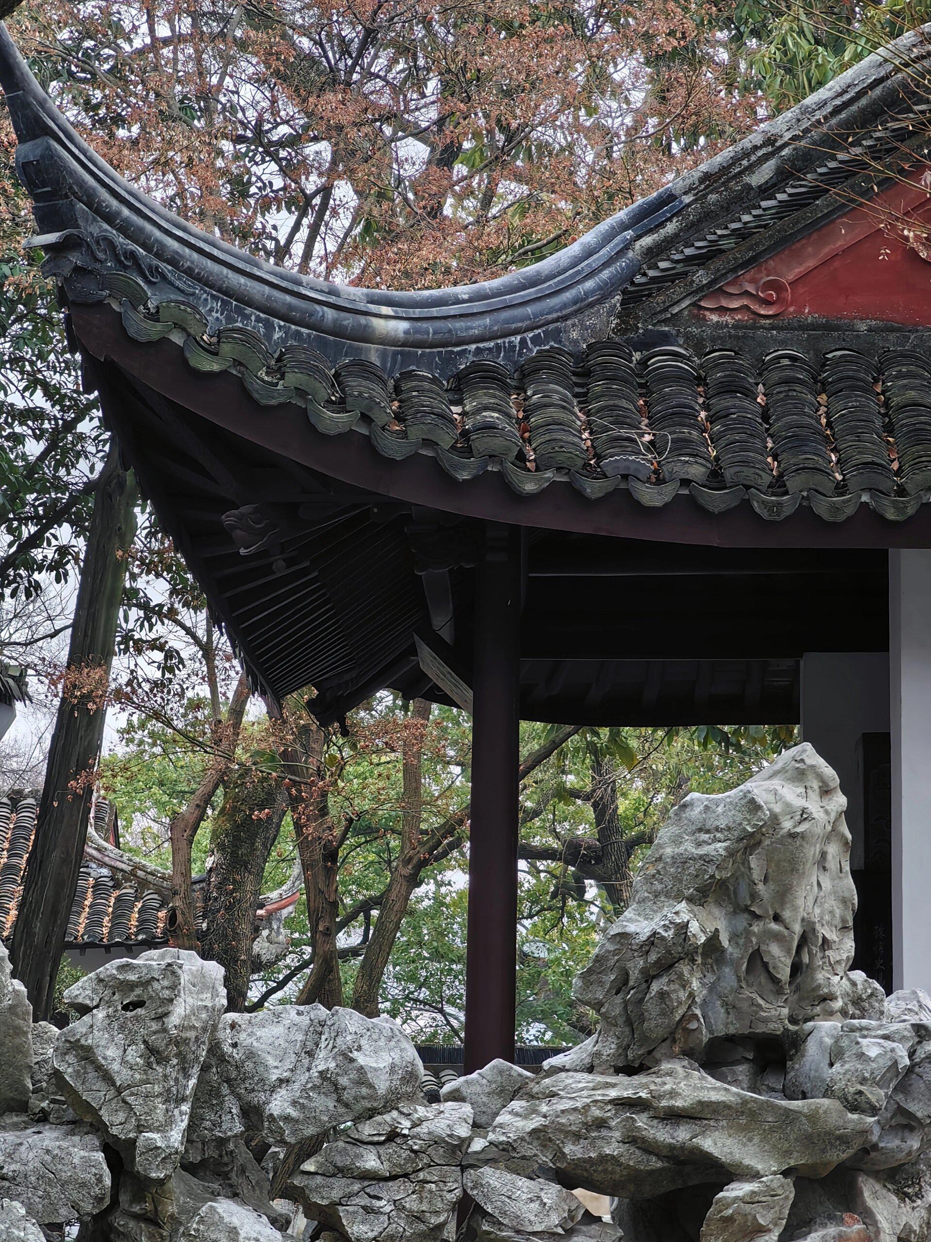 南湖烟雨楼:一处人间仙境 南湖是嘉兴的一处名胜,汇聚了运河各渠的