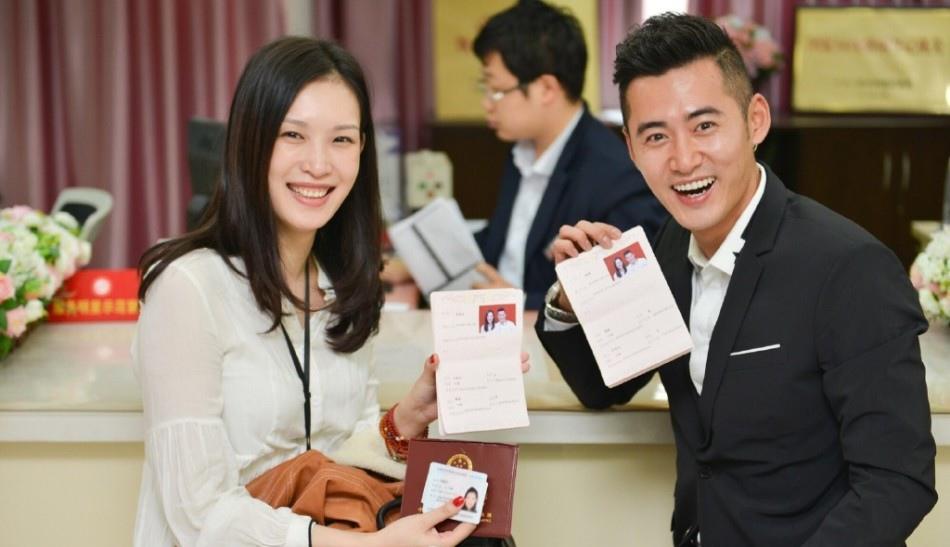 谢晖情人节婚礼:足球名将与年轻妻子的浪漫再婚 谢晖,这位曾经的上海