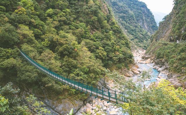 巴南佛影峡谷漂流项目,是一场刺激又充满乐趣的旅程.