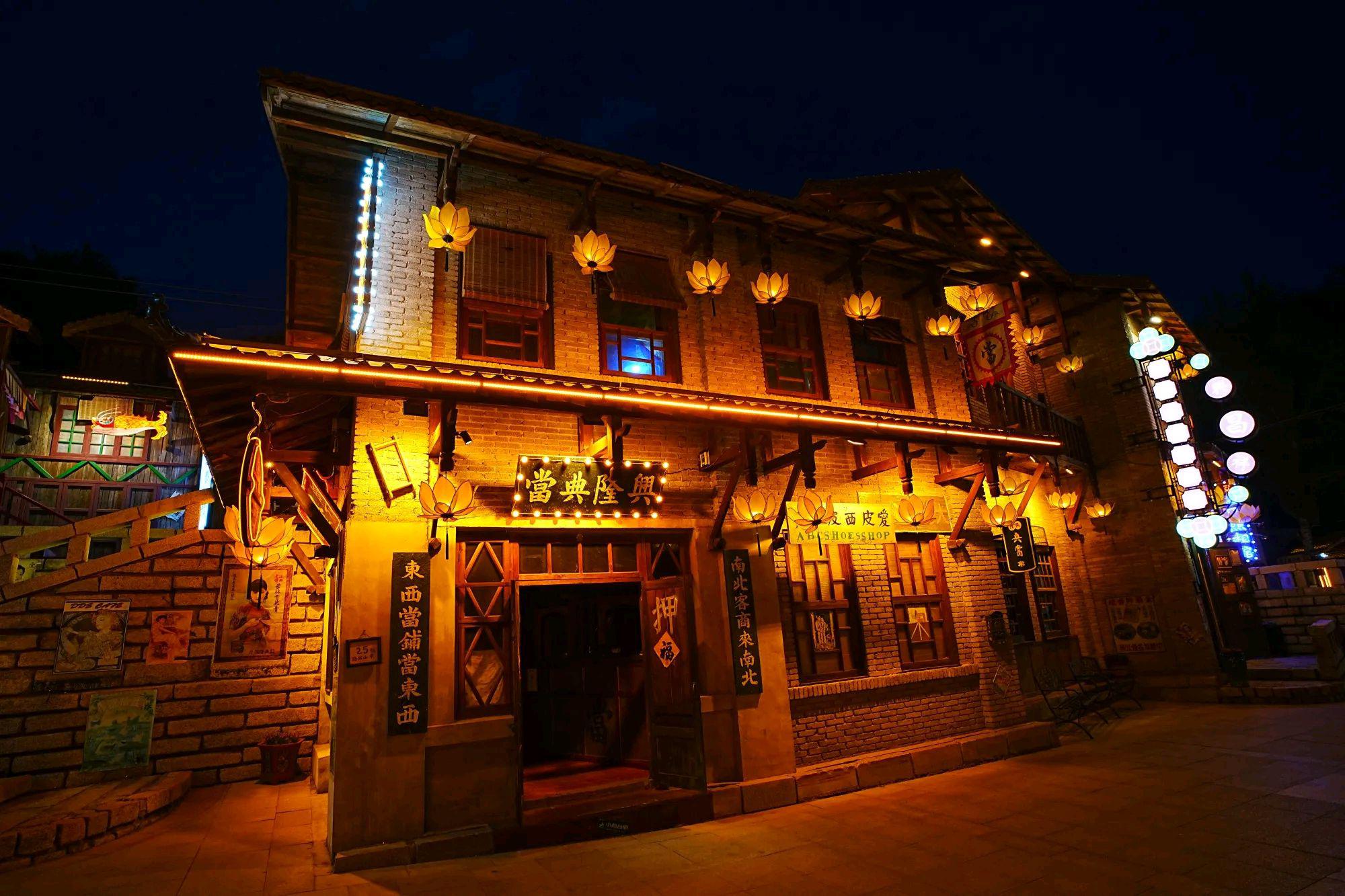莲花岛影视文化园是一个集实景演艺,旅游观光,休闲娱乐,红色研学教育