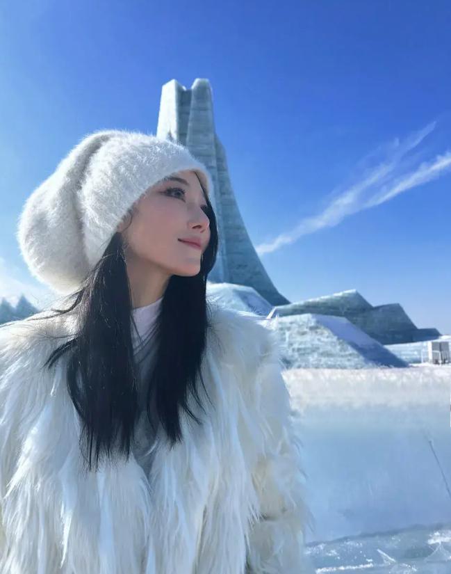 张馨予亮相冰雪大世界:从何捷视角看冰雪女王与路人视角的真实性格