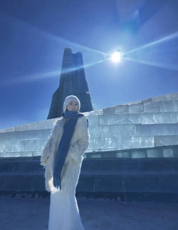 张馨予亮相冰雪大世界:从何捷视角看冰雪女王与路人视角的真实性格