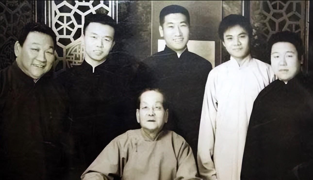 高英培与范振钰分道扬镳 相声界的黄金搭档高英培与范振钰,曾被誉为