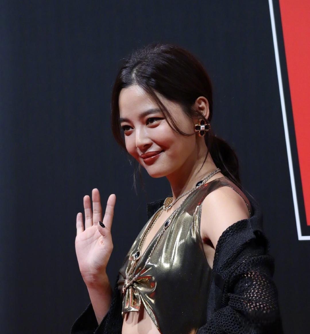 马伊琍袁泉时尚大片:时尚与生活智慧的完美结合 马伊琍和袁泉的时尚