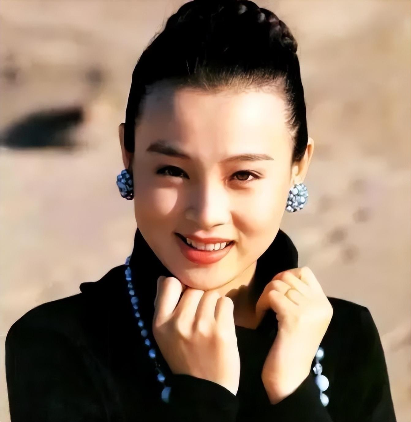 国民女神"赵明明:放弃事业,独自抚养女儿23年 赵明明,美丽绝伦,成就