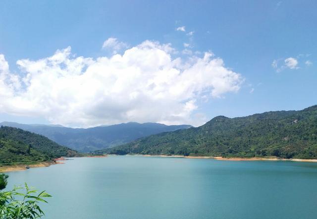 广东海拔之巅的绝美湖泊:潭岭天湖 潭岭天湖是广东省海拔最高的湖泊