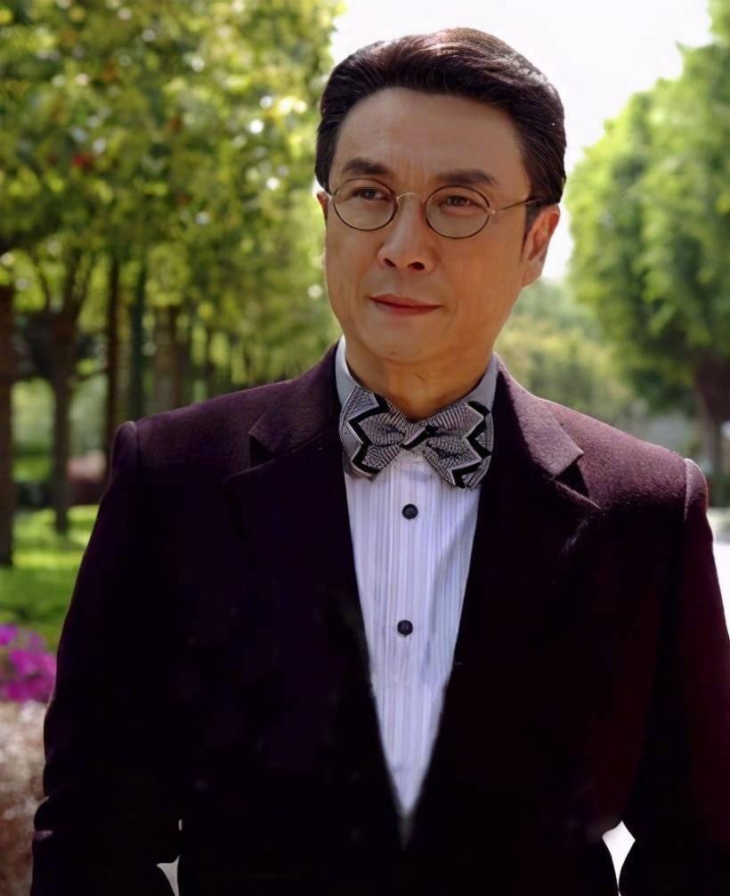 刘松仁告别荧幕,舞台剧成为新的舞台 前段时间,74岁的香港演员刘松仁