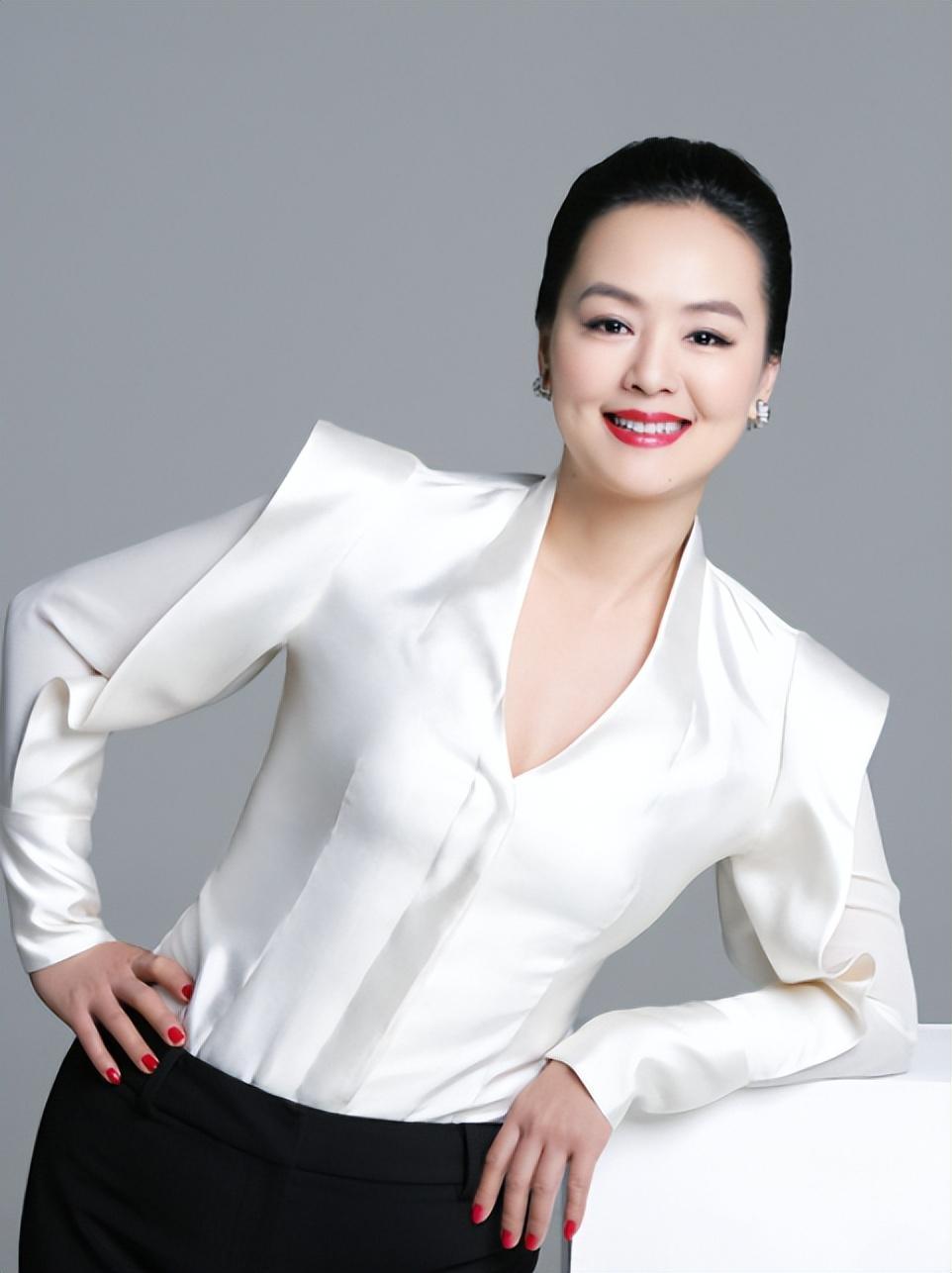 央视美女主持孙小梅:人生赢家 孙小梅是央视的主持人,从小学习小提琴