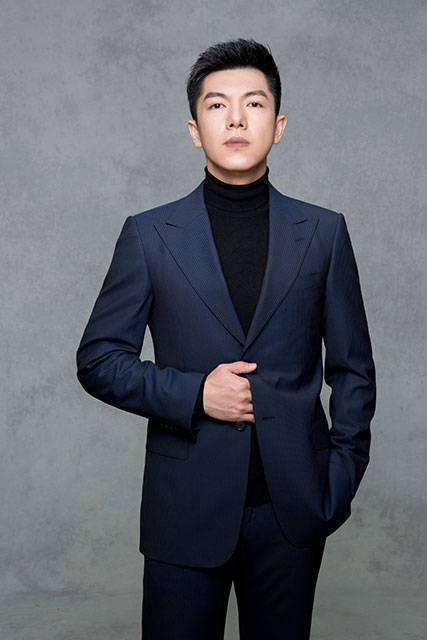 中央电视台主持人冯硕:从地方台到央视的崛起之路 冯硕,这位央视的