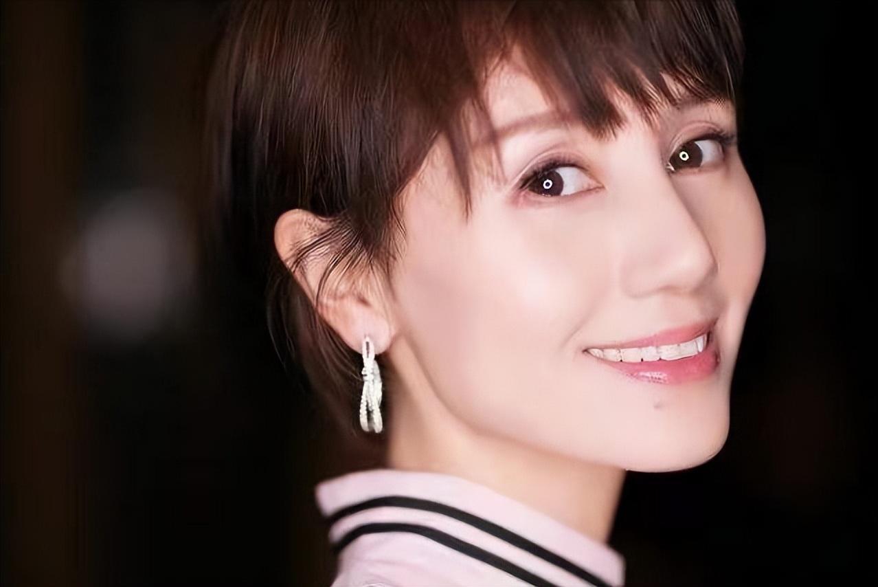 夏雨:与原生家庭的心结与和解 夏雨,内地娱乐圈的影帝,凭借《阳光灿烂