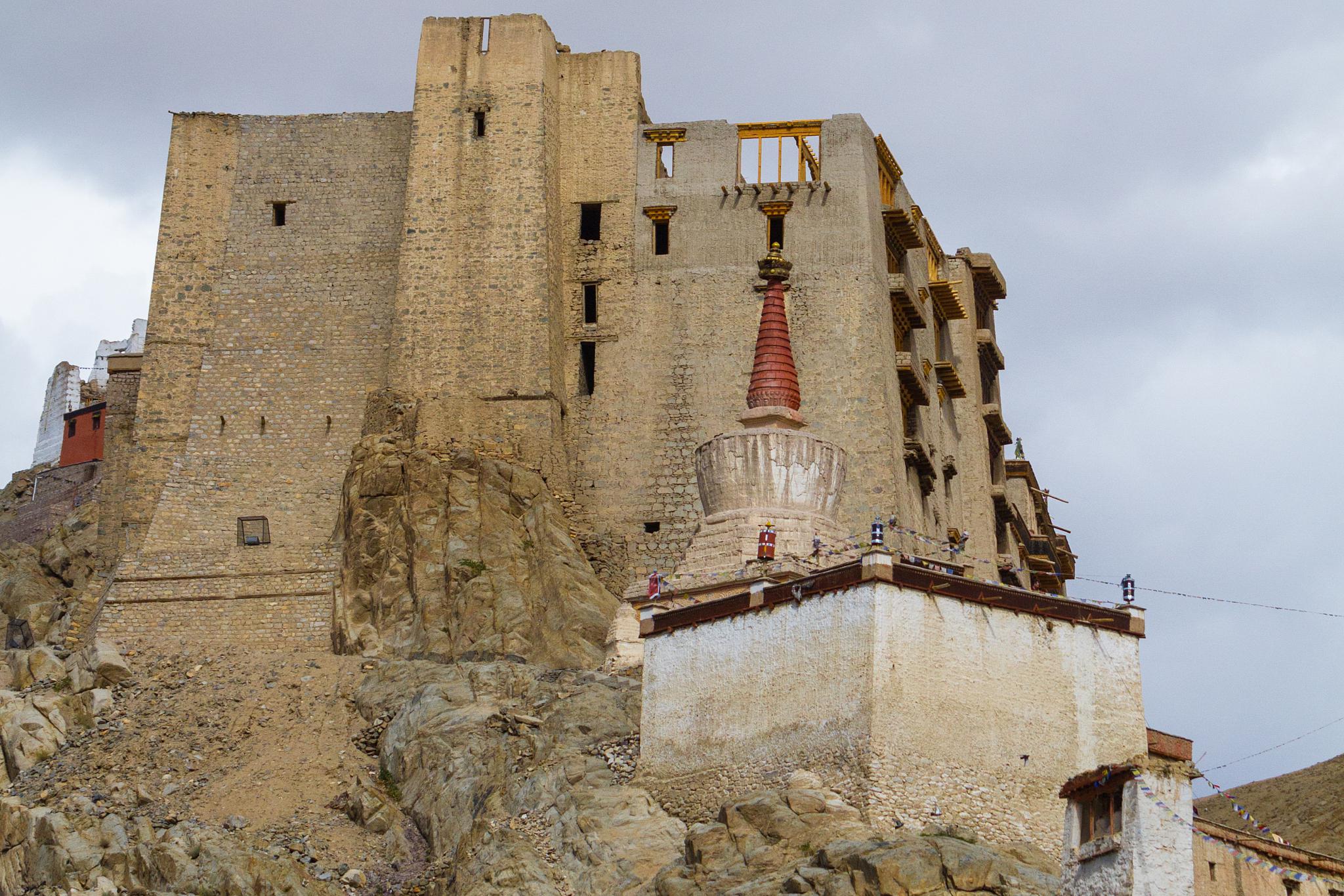 探访班玛藏式民居:历史韵味的守护者 探访果洛藏族自治州班玛县灯塔乡