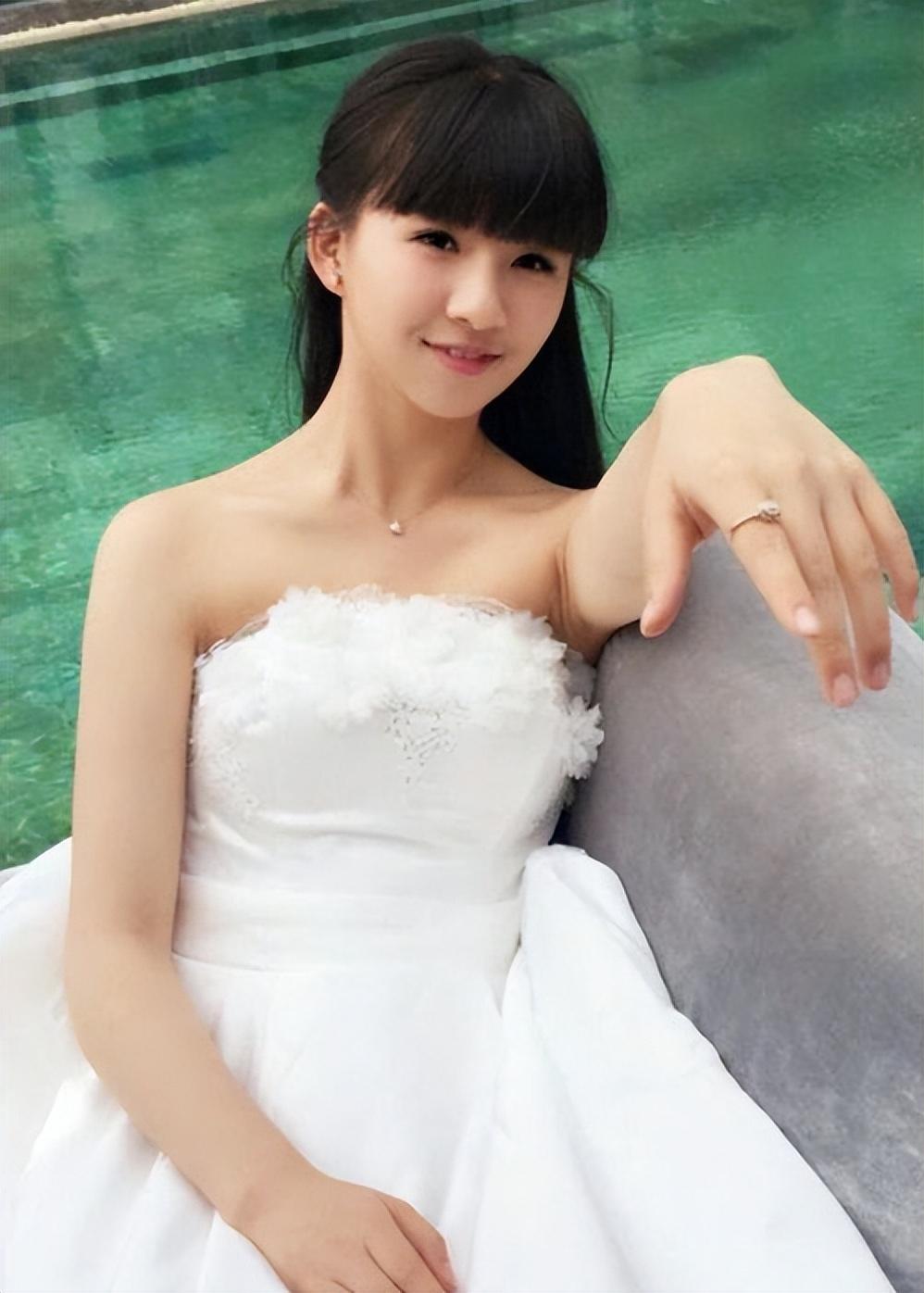 从春晚走红到重新出发 在2014年那个冬天的春晚舞台上,一个名叫小彩旗