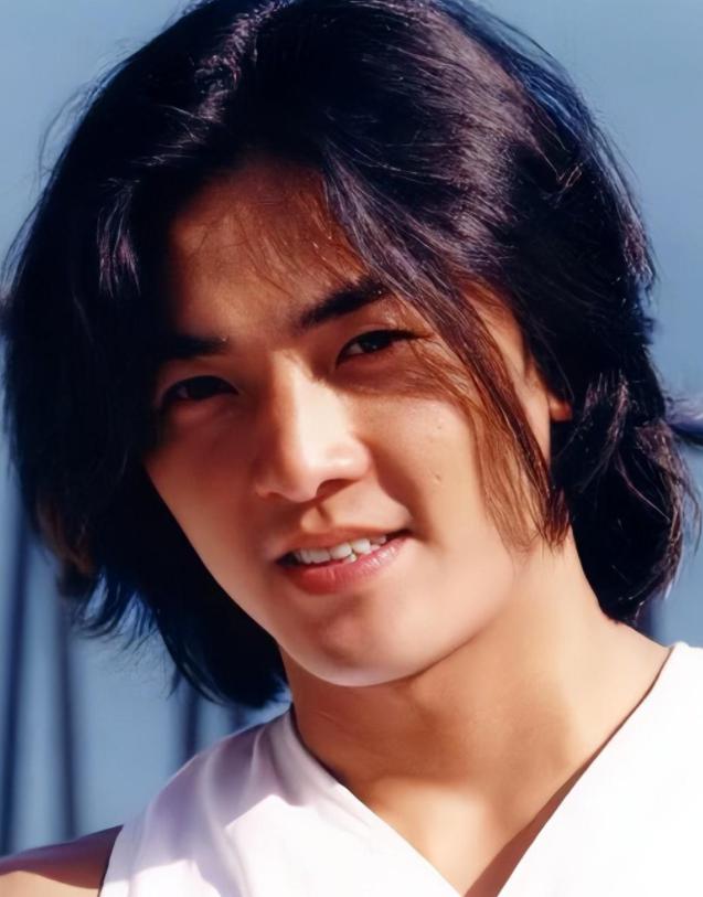 郑伊健:现状如何 郑伊健因在《古惑仔》电影中扮演的"陈浩南"而声名