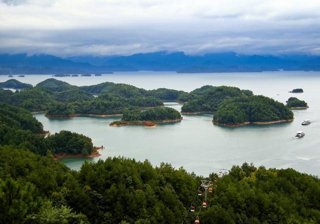 人间仙境 千岛湖,中国浙江省杭州市淳安县的一颗璀璨明珠,是一处风景